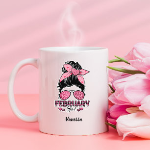 Mug Messy Bun Février Girl Leopard Plaid Coeurs roses