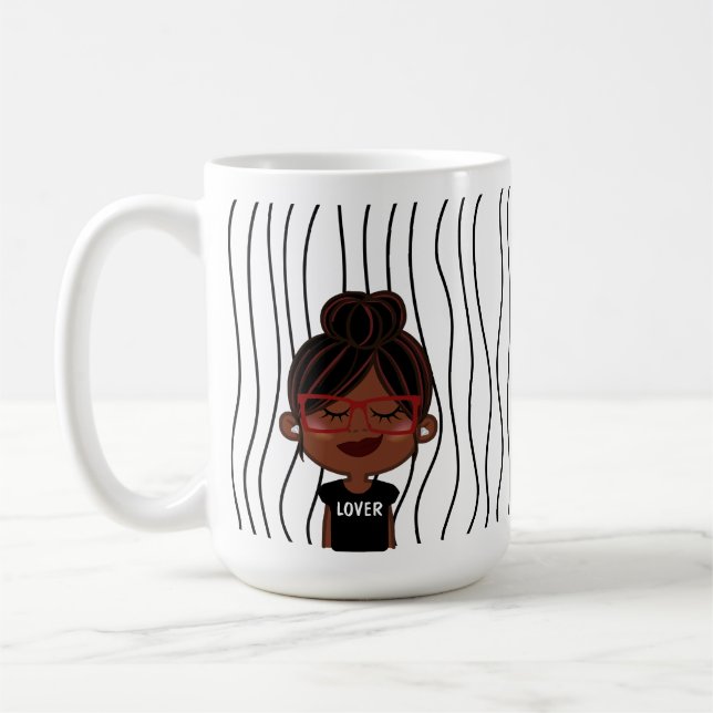 Mug Mignonne Femme Qui Soupçonne A Frappé De La Mug. C (Gauche)