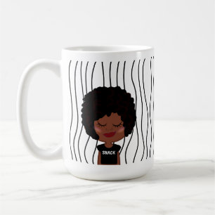 Mug Mignonne Femme Qui Soupçonne A Frappé De La Mug. C