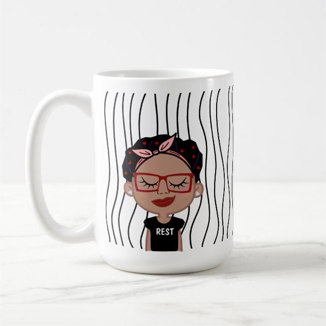 Mug Mignonne Femme Qui Soupçonne A Frappé De La Mug. C (Gauche)