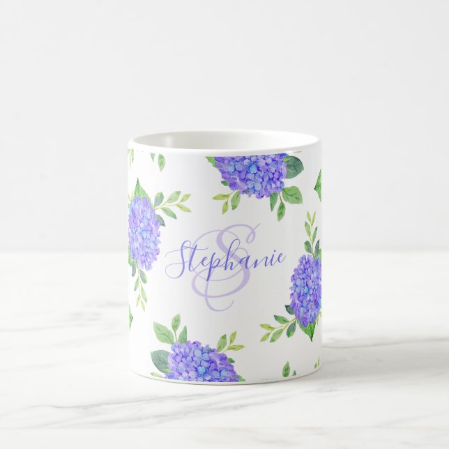 Mug Moderne Floral Purple Hydrangea Aquarelle Monogram (Centre)
