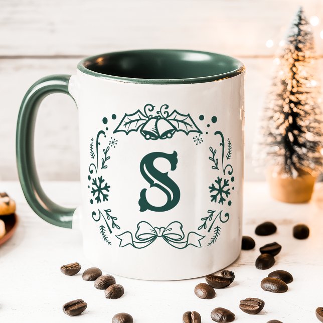 Mug Monogramme de couronne de Noël vert personnalisé (Créateur téléchargé)