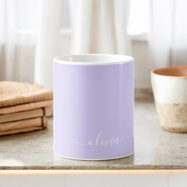 Mug Monogramme de nom de script féminin violet lavande (Créateur téléchargé)