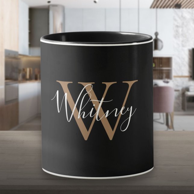 Mug Monogramme de nom de script or noir élégant    (Elegant Black Gold Script Name Monogram Mug)