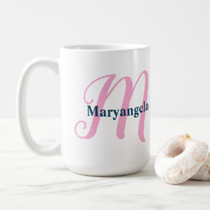 Mug Monogramme de script rose "M" avec nom de marine