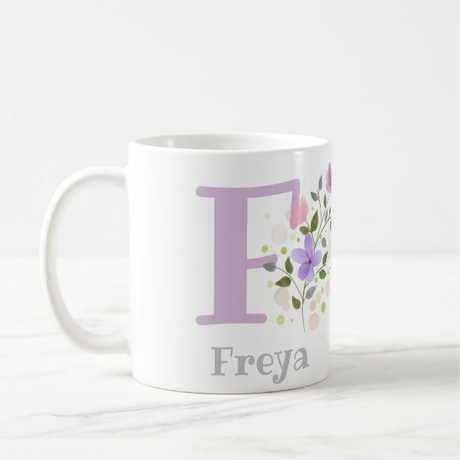 Mug Monogramme F & Nom Freya avec Fleurs (Gauche)