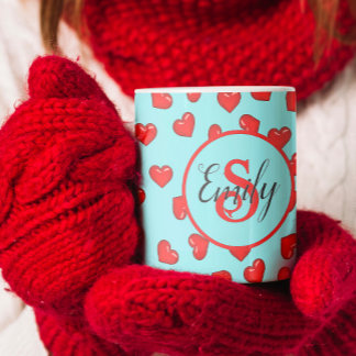 Mug motif de coeur rouge monogrammé élégant sur bleu