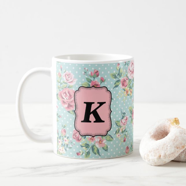 Mug Motif de rose de cru avec le monogramme (Avec donut)