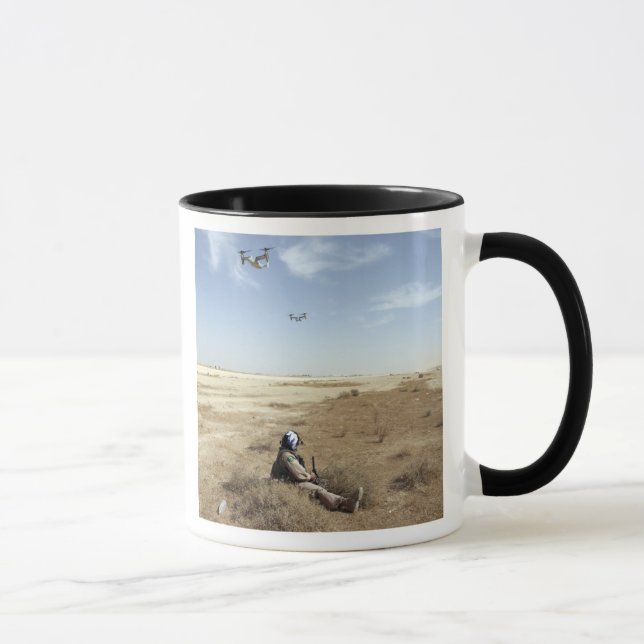 Mug MV-22B Ospreys survolent les hôpitaux de la marine (Droite)