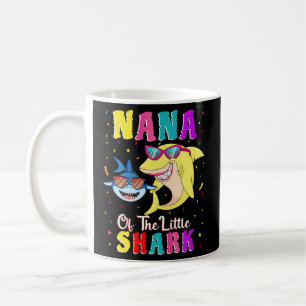 Mug Nana De La Petite Fête Du Requin De Petits Requins