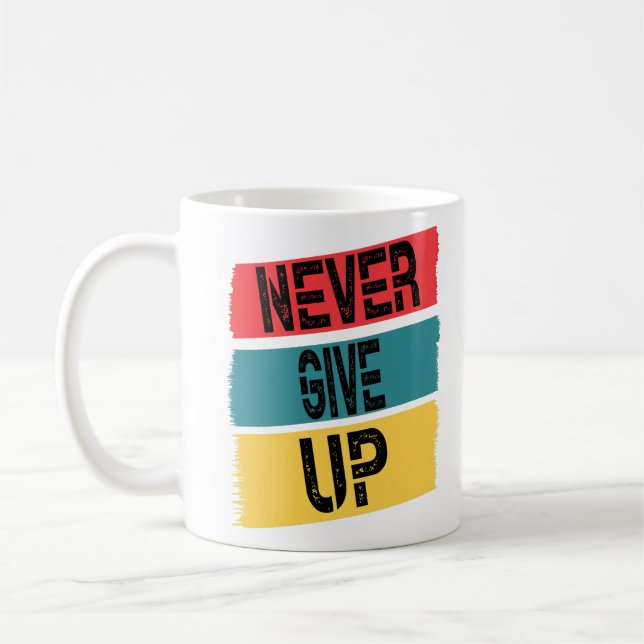 Mug naver abandonne de faire du travail acharné. (Gauche)