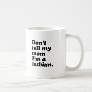 Mug NE DITES PAS À MA MÈRE QUE JE SUIS LESBIENNE -.png