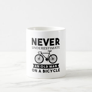 Mug Ne jamais sous-estimer un vieil homme à vélo