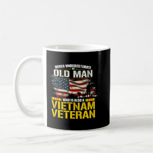 Mug Ne jamais sous-estimer un vieil homme Viêt-nam vét
