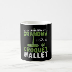 Mug Ne jamais sous-estimer une grand-mère avec un mal