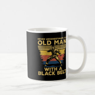 Mug Ne Sous-Estimez Jamais Un Homme Avec Une Ceinture