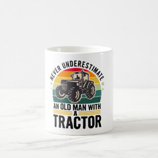Mug Ne sous-estimez jamais un vieil homme avec un trac