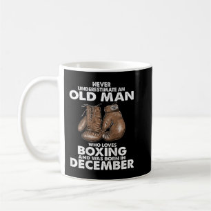 Mug Ne sous-estimez jamais un vieil homme qui aime la 