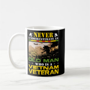 Mug Ne sous-estimez jamais un vieil homme Vietnam Vété
