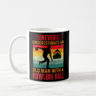 Mug Ne Sous-Estimez Jamais Un Vieux Homme Avec Une Bou