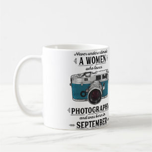 Mug Ne sous-estimez jamais une femme qui aime la photo