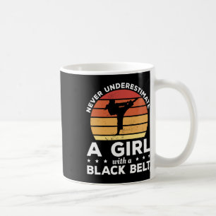 Mug Ne Sous-Estimez Jamais Une Fille Avec Un Marti De