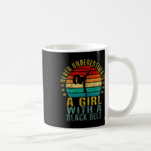 Mug Ne Sous-Estimez Jamais Une Fille Avec Une Ceinture
