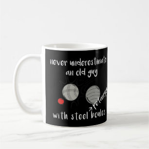 Mug Ne Sous-Estimez Jamais Une Vielle Hippie Avec Un C