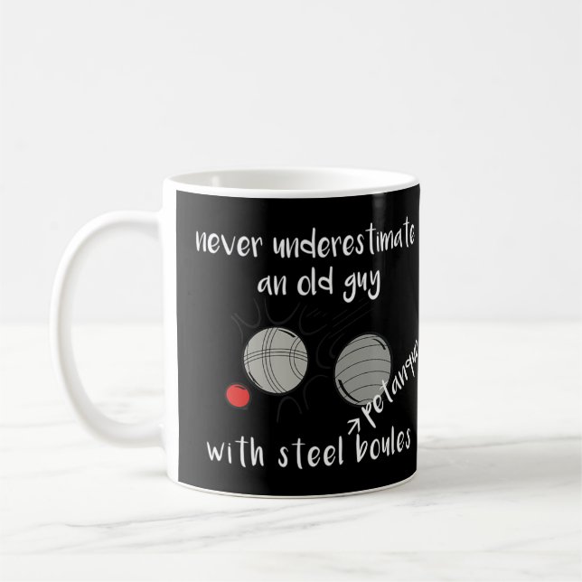 Mug Ne Sous-Estimez Jamais Une Vielle Hippie Avec Un C (Gauche)