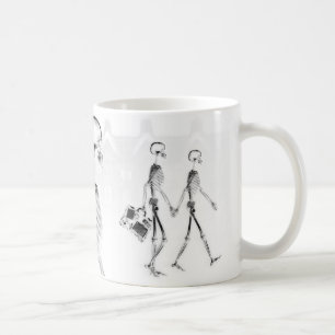 Mug Négatif BW de balade d'après-midi de squelettes de