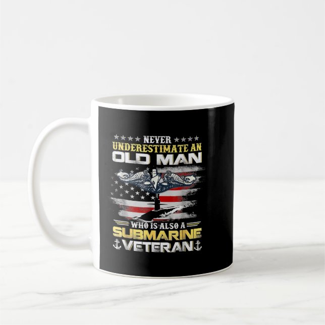Mug Never Underestimate An Old Man Submarines Veteran  (Gauche)