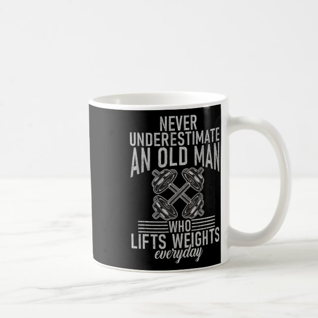 Mug Never Underestimate An Old Man Who Lift Weights Bo (Droite)