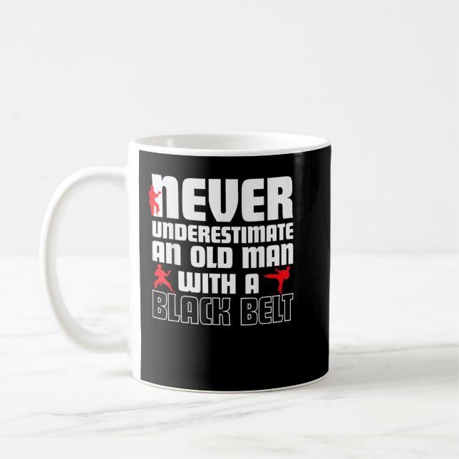 Mug Never Underestimate An Old Man With A Black Belt K (Gauche)
