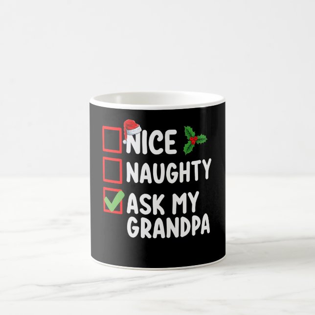 Mug Nice Naughty Ask My Grand-pa Liste de Noël Famille (Centre)