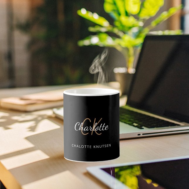 Mug Noir or monogramme initiales script élégant (Créateur téléchargé)
