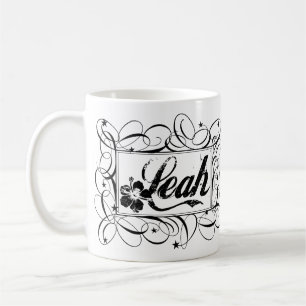 Mug Nommez Leah dans le cadre élégant d'intérieur de