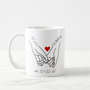 Mug Noms de couple personnalisés se tenant la main et