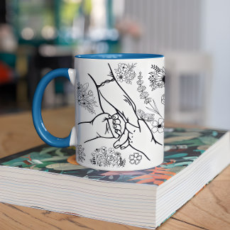 Mug Noms personnalisés d'enfants tenant la main de mam