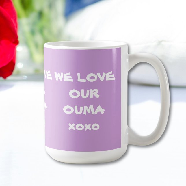 Mug NOUS AIMONS NOTRE CADEAU OUMA doux violet et blanc ("WE LOVE OUR OUMA XOXO" Soft Purple and White Coffee Mug for Grandma.)