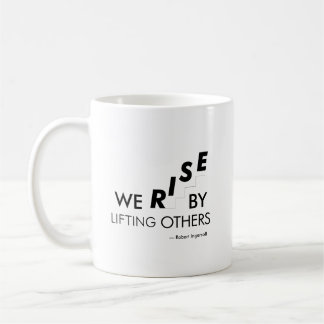 Mug Nous nous élevons en élevant les autres
