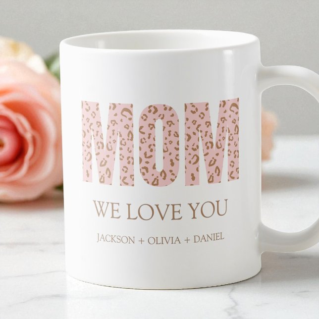 Mug Nous t'aimons Pink Leopard Modern Typographie Mama (We Love You Pink Leopard Modern Typography Mom Coffee Mug)