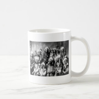 Mug Nuage rouge en chef et d'autres chefs, 1899