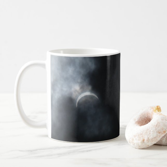 Mug Nuages éffrayants de tempête Eclipse 2017 (Avec donut)