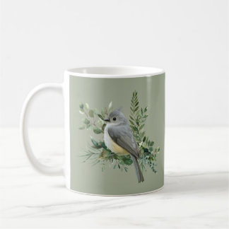 Mug Oiseau gris sur la boue de arrière - plan vert oli