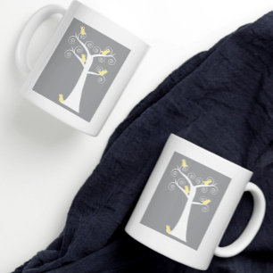 Mug Oiseaux dans un arbre Arrière - plan gris-jaune