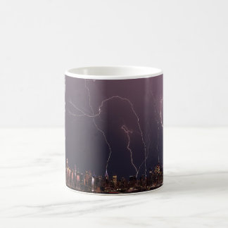 Mug Orage avec des éclairs au-dessus de Manhattan, NYC
