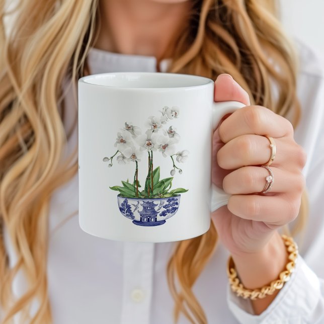 Mug Orchidée blanche en céramique du bol de Chinoiseri (Chinoiserie white orchid in blue and white china mug with custom name)