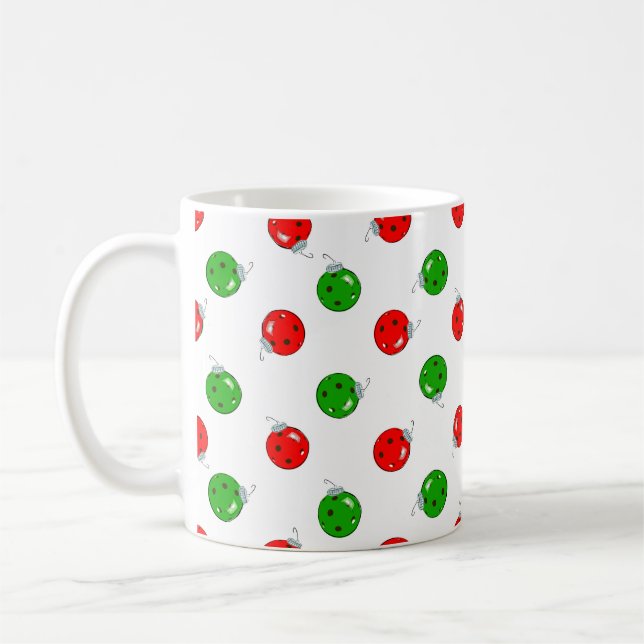 Mug Ornements de Noël de Pickleball Rouge Vert sur Bla (Gauche)