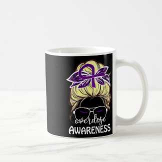 Mug Outfit Messy Hair Bun Femmes