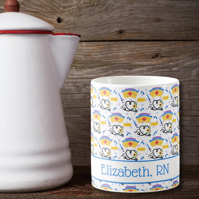 Mug Outils de soins infirmiers avec monogramme (Créateur téléchargé)